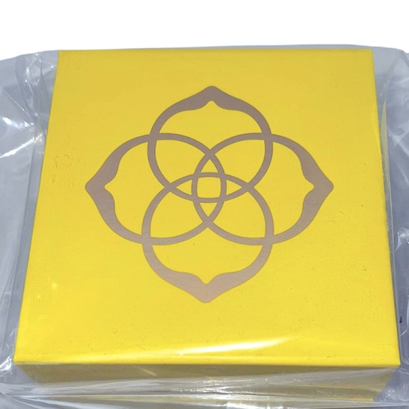 KENDRA SCOTT Anna Short Pendant Necklace Gold Bronze Veined Maroon Jade Crystals - Picture 7 of 10